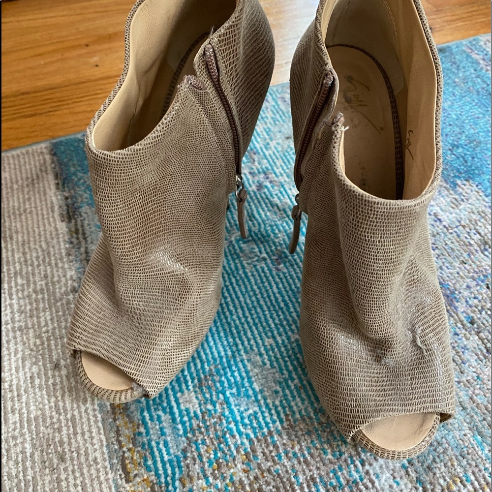 Pre owned Giuseppe Zanotti peep toe booties